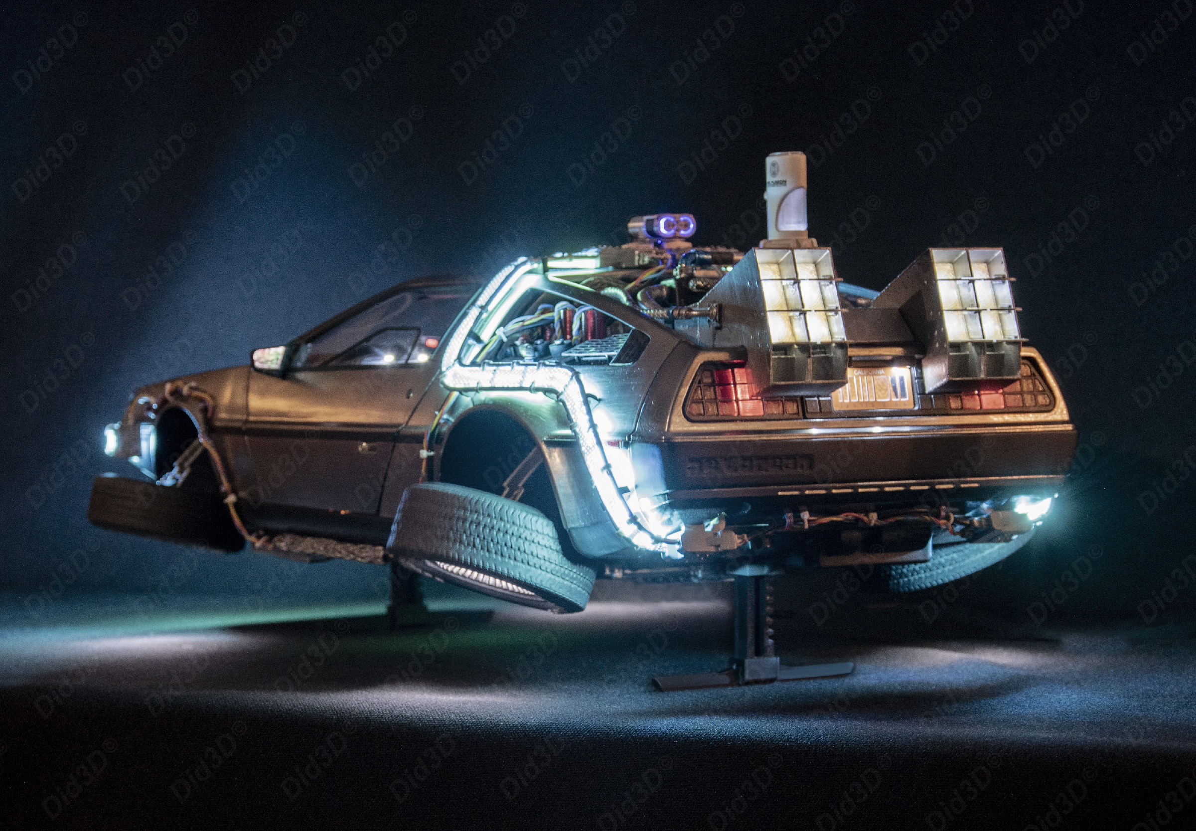 Flying DELOREAN BTTF2 (Animatronic) - 6