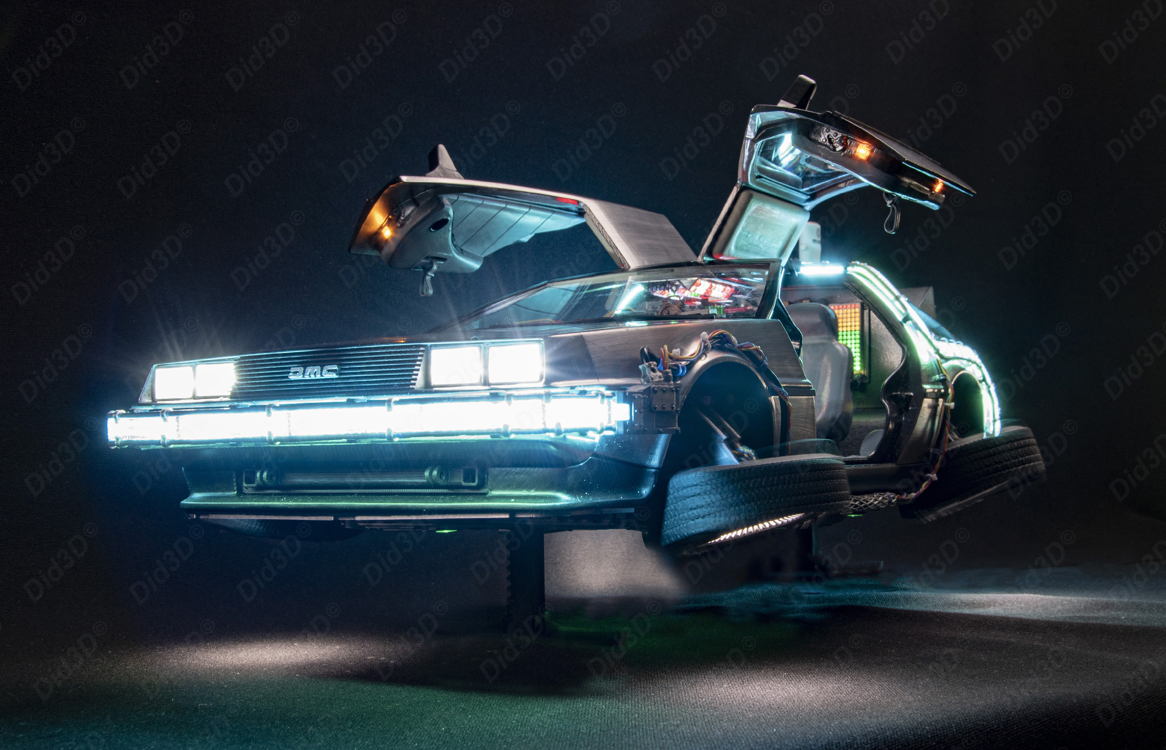Flying DELOREAN BTTF2 (Animatronic) - 13