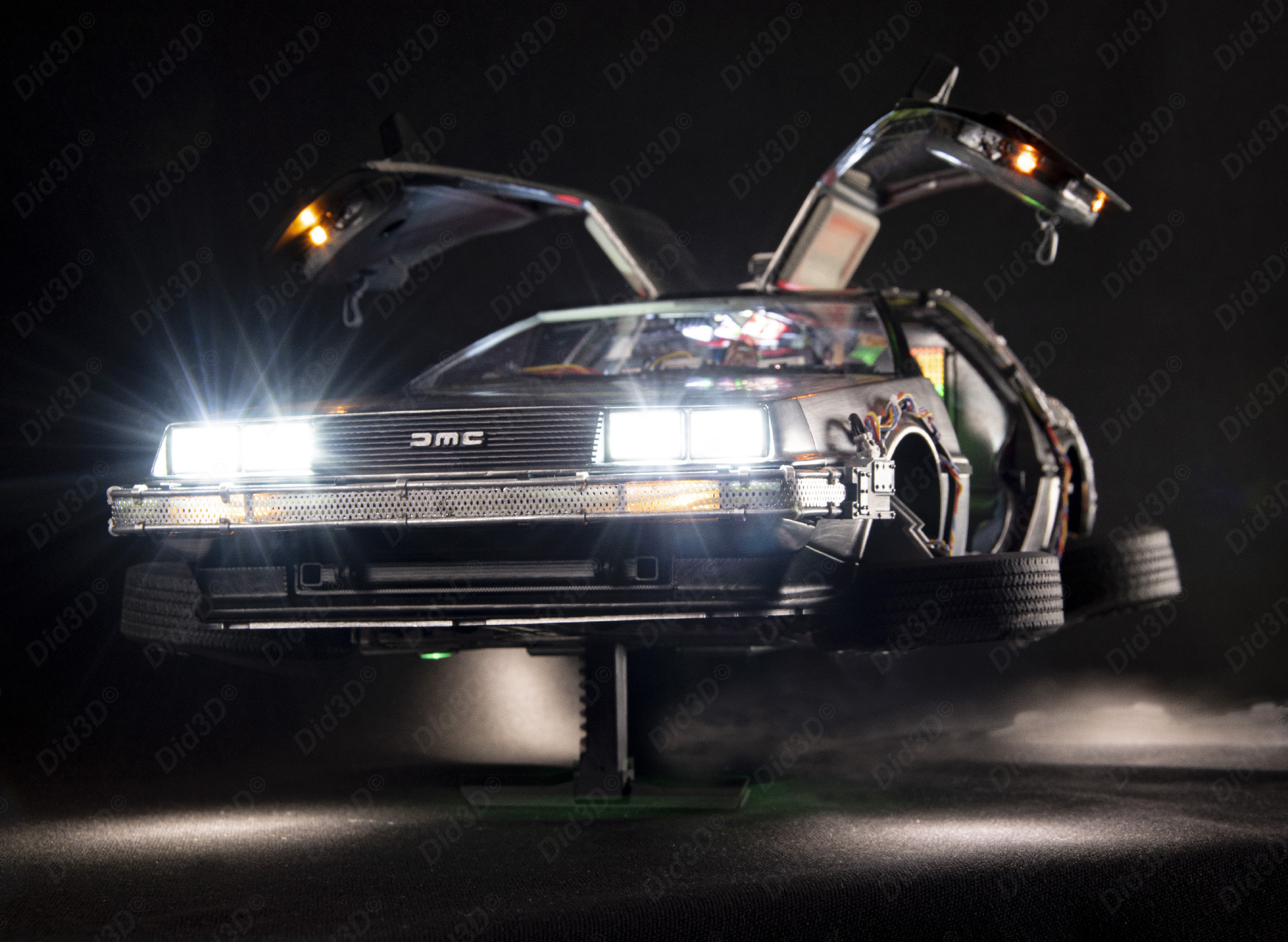 Flying DELOREAN BTTF2 (Animatronic) - 14